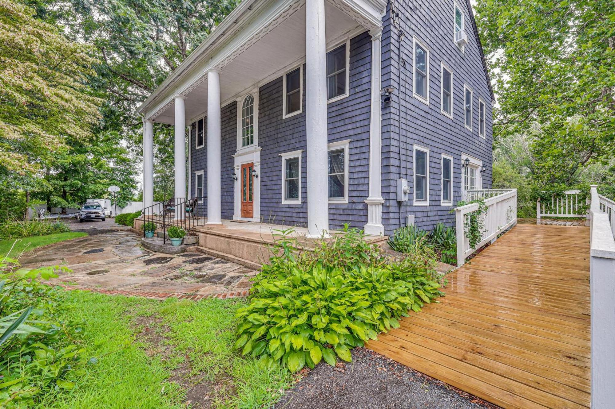 Quintessential New England Home With Patio And Grill! Putnam Buitenkant foto