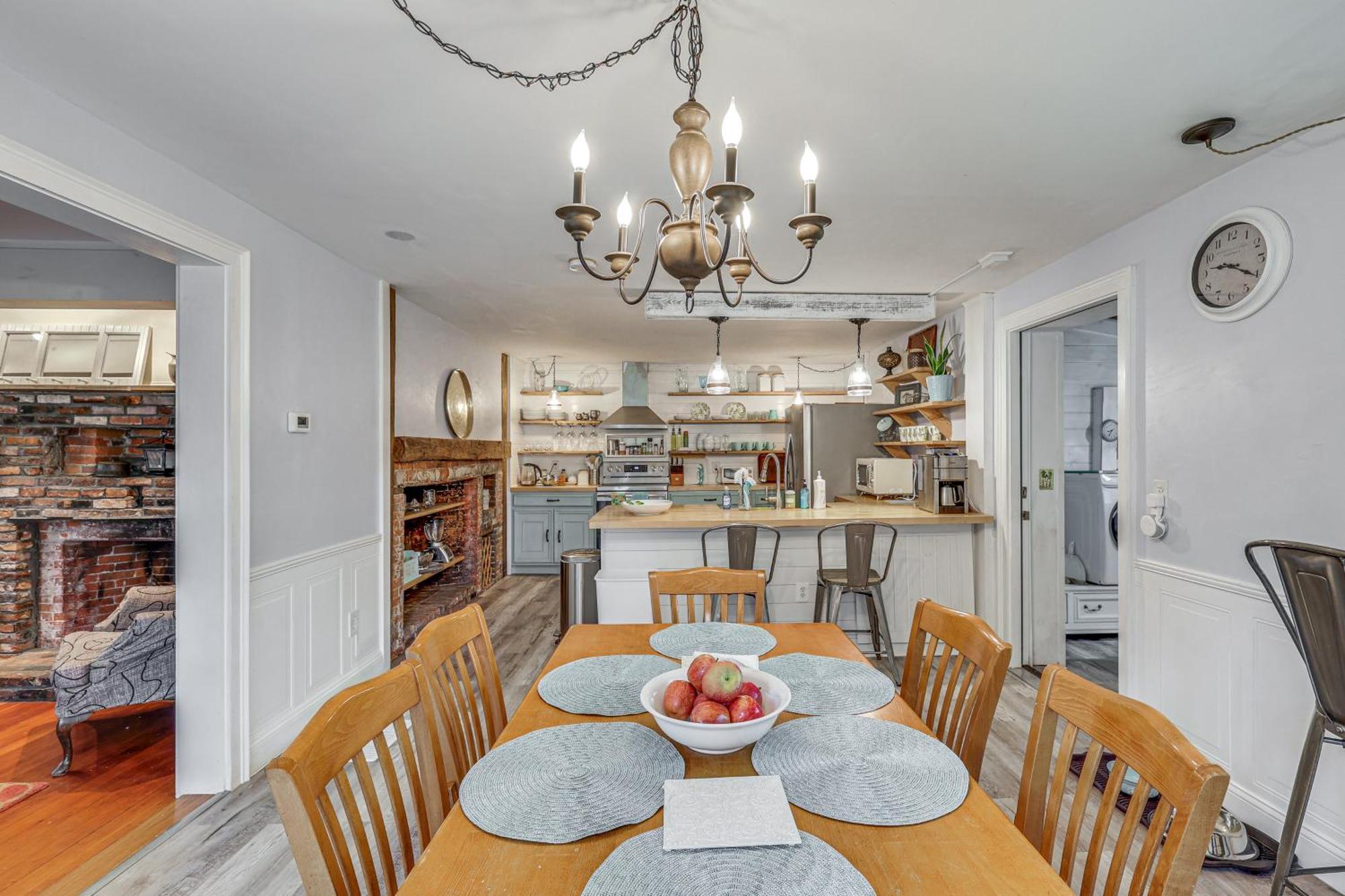 Quintessential New England Home With Patio And Grill! Putnam Buitenkant foto