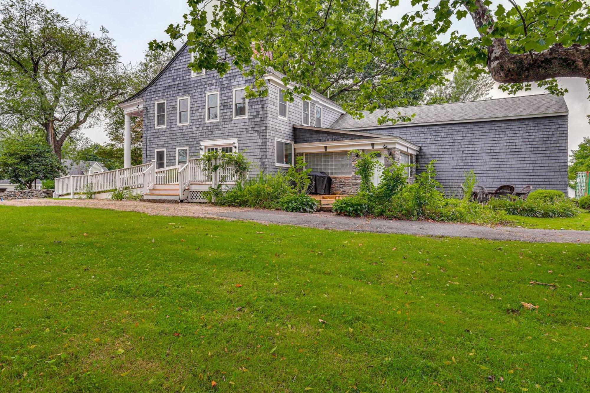Quintessential New England Home With Patio And Grill! Putnam Buitenkant foto
