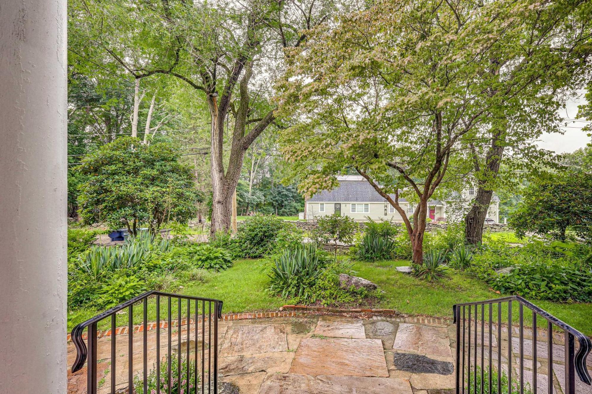 Quintessential New England Home With Patio And Grill! Putnam Buitenkant foto